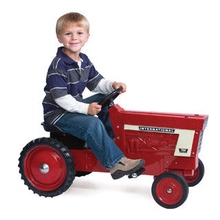 Farmall 766 Steel Pedal Tracot - Tomy - eBeanstalk